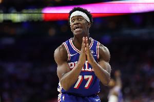 好好总结！埃奇库姆进攻不在状态 12中3&三分3中0 还有5犯规 配图