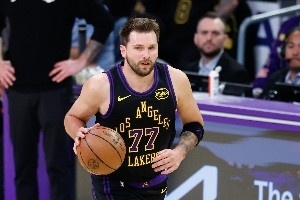 欧洲双星！东契奇生涯与申京交手9战7胜 得分篮板等数据都占上风 配图