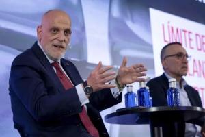 特巴斯：今天你们没问我英超的问题，是因为昨天2支英超队出局？ 配图