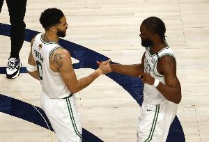 如何平衡保持MVP表现和帮助塔图姆融入！布朗：球队永远在第一位 配图