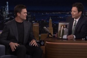 布雷迪:詹姆斯打橄榄球也能打23年 我总是很敬佩他&他如此有风度 配图