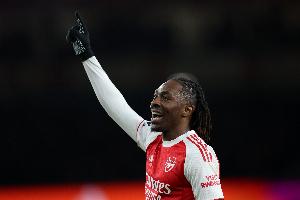 凌空世界波!埃泽打进职业生涯欧冠处子球,此前8场献两助 配图