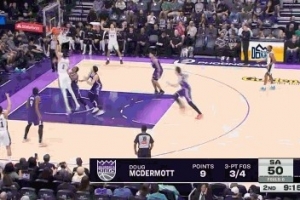 花了！文班篮下翻身轻松左手上篮 马刺次节3分钟已经得分50+ 配图