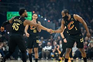 阿特金森:米切尔有点不在状态 哈登和莫布里今天扛起了球队 配图