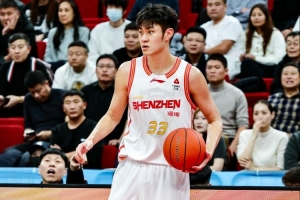 毫无状态!王浩然进攻端手感冰凉 全场12中2&三分7中1 配图