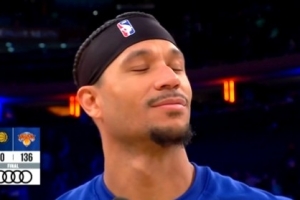 不愧是老六！哈特赛后接受采访 阿尔瓦拉多背后偷袭用力拍他屁股 配图