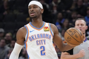 强是真滴强！亚历山大第三节10中8怒轰19分2板 三节砍下31分！ 配图