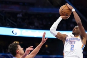 亚历山大:生死时刻,撤步三分 配图