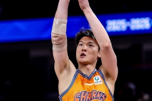 正负值+20！王哲林半场6中5高效拿下11分4篮板 配图