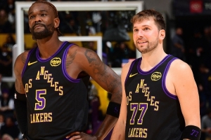 艾顿：詹东全神贯注&湖人全队都进入了状态 我不能成为例外 配图