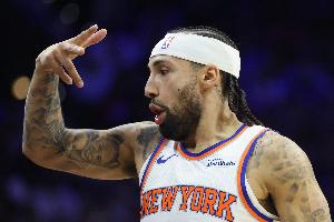 能攻善传！阿尔瓦拉多半场8中4贡献13分7助 三分5中3 配图