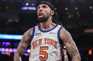 迈克·布朗：阿尔瓦拉多打出纳什式的表现 向纳什致敬 配图