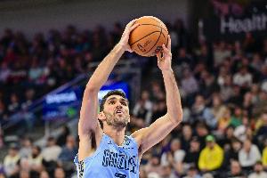 灰熊官方:阿尔达马成功接受右膝关节镜手术 将缺席本季剩余比赛 配图