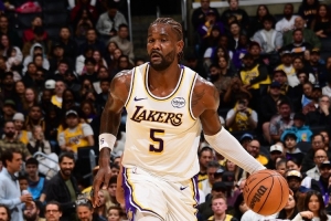 艾顿打趣：平时被贬替补意味着我上不了场 但最近我110%投入 配图