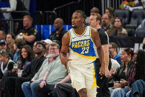 根本不丢！内史密斯半场4中4&3记三分高效拿下11分 配图