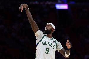 外线差了4倍！半场三分对比：雄鹿21中12 骑士仅16中3 配图