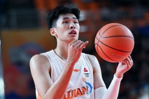 27分10篮板！媒体人：邹阳今晚在攻防两端都打出了对位优势 配图