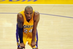 斯科特：胡德曾半场就砍下30分 科比主动请缨 下半场让他一分未得 配图