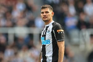 英媒：曼联在和纽卡谈8000万欧签吉马良斯，卡塞米罗亲自推荐 配图