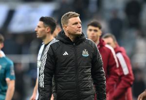 不止埃迪·豪！2016年内维尔带队在诺坎普也被巴萨打进7球 配图