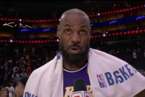 詹姆斯：我们韧性十足 我们都在努力为东契奇里夫斯提供帮助 配图