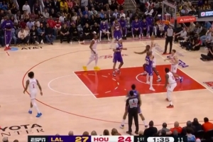 连续砍分！肯纳德接东契奇背传突破后仰跳投&弧顶三分连拿5分 配图