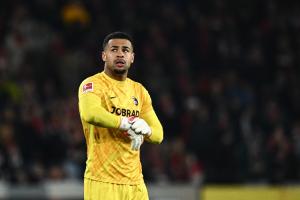 图片报：弗赖堡一门阿图伯鲁夏窗想去英超，热刺西汉姆联均感兴趣 配图