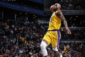 人类最强躯体！詹姆斯单场6记扣篮 个人近9个赛季以来最高纪录！ 配图