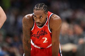 伦纳德三节12中9高效砍25分 末节0出手 球都没接到过 配图