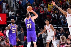 湖人再克火箭：卢卡勒布朗，申京杜兰特 配图