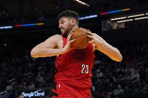 轻轻松松！克林根顺下接球左手轻松放篮 砍下生涯新高25分！ 配图