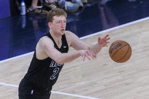 篮网首发5人组上半场合计9分 沃尔夫4分克洛尼3分特拉奥雷2分 配图