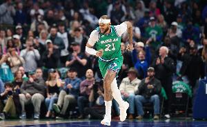 基德:加福德脚踝好多了&更像过去的那个他 他的篮下终结非常好 配图