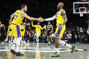 ESPN预测明天胜率：背靠背的七连胜湖人51.7% 热火48.3% 配图