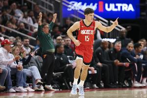 乌度卡谈关键时刻用人:取决于攻防需要 谢泼德的防守进步显著 配图