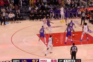 死神镰刀挥舞起来！杜兰特下半场回来跳投&三分球连拿5分 配图