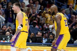 东契奇:詹姆斯是全场最佳 他攻防两端的表现太不可思议了 配图