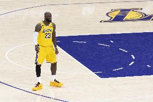 这多少岁?詹姆斯近4场场均20.8分5.8板4.8助 命中率64.2%/40% 配图