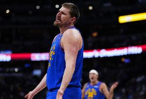 今天太浪了!约基奇生涯4次单场失误上双 中锋历史最多 配图