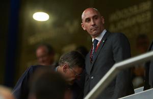 卢比亚莱斯：球员时代我曾盯防过梅西，他被我铲倒爬起来继续过人 配图