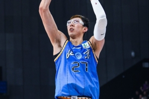 媒体人：第四节周琦在场的两个时间段 北京男篮的攻防都不理想 配图