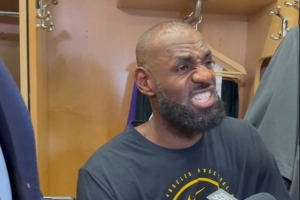 詹姆斯：我能上场帮助球队赢下一场比分焦灼的比赛 这种感觉很酷 配图