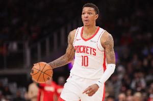 还是你最稳！小贾巴里·史密斯半场7中4&三分4中2拿10分3板3助 配图