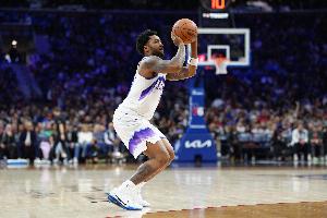 得亏是落后!森萨博半场16分钟17中10砍下23分 其中三分3中2 配图