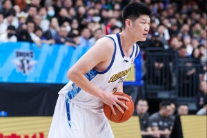 胡金秋:打吉林是和球队评估后决定打的 作为队长要以身作则 配图