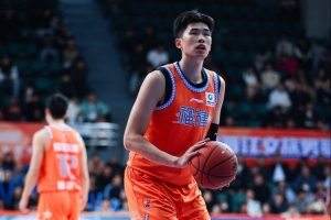 福建力克北京！邹阳：有人说我们不强 我说我们爱拼才赢 配图