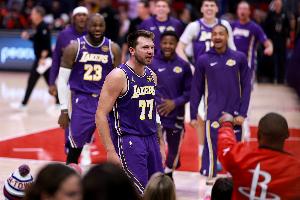 近11战10胜！东契奇：这始于我们的防守 每个人都在场上享受乐趣 配图