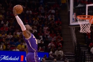 一个比一个炸裂!美记:老詹在休斯敦举办个人扣篮大赛 配图