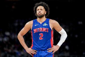 解说:坎宁安患有气胸 这是需要静养的 赛季末了永远是健康第一 配图