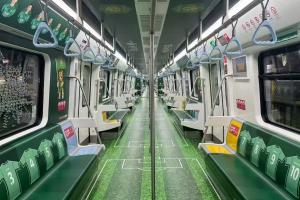 国安元素满满！北京地铁推出国安联名车厢 配图